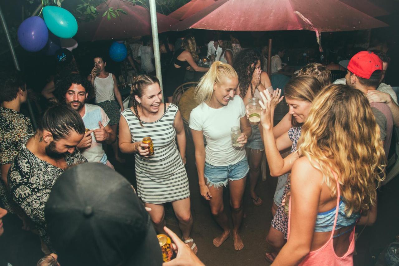 Surf & Party - Hostel Somewhere Else Canggu Exteriér fotografie