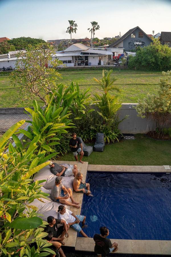 Surf & Party - Hostel Somewhere Else Canggu Exteriér fotografie